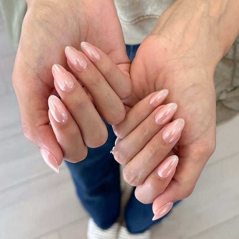 Medium Almond Peach Pink Pearlescent Nails Medium Almond Peach Pink Pearlescent Nails — Cute Gel Nails