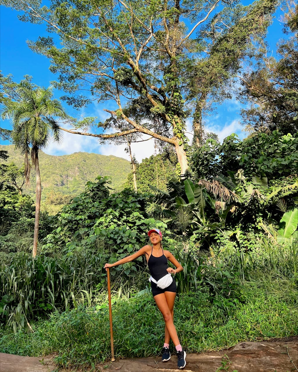 Black Tank Top And Shorts With White Fanny Pack — Cute Hiking Outfit Inspo