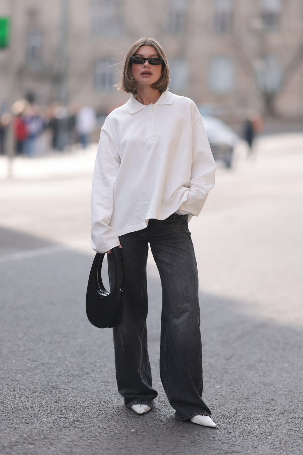 Dark Wash Wide Leg Jeans with an Oversized White Shirt — Cute Jeans Outfit Inspo