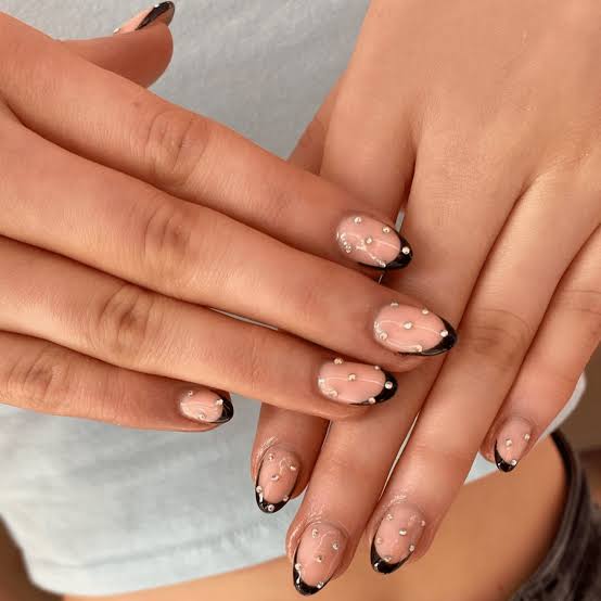 Medium Oval Black French Tip Rhinestone Nails — Cute Medium Nails