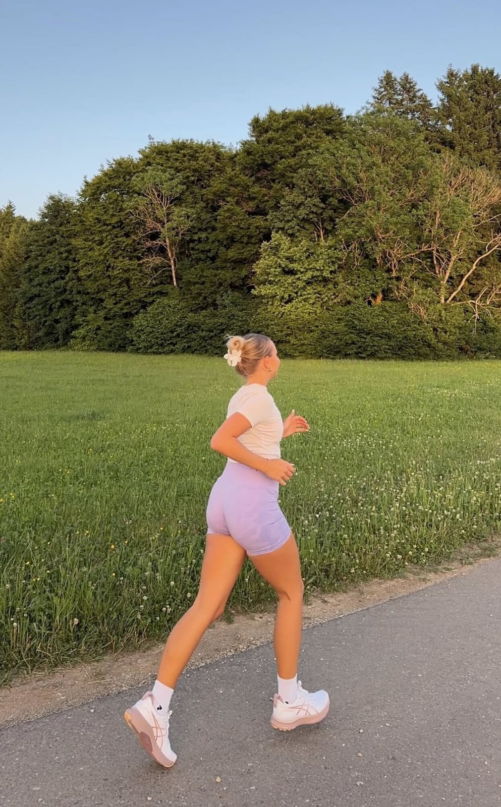 Cream T-Shirt and Pastel Lilac Shorts — Cute Running Outfits