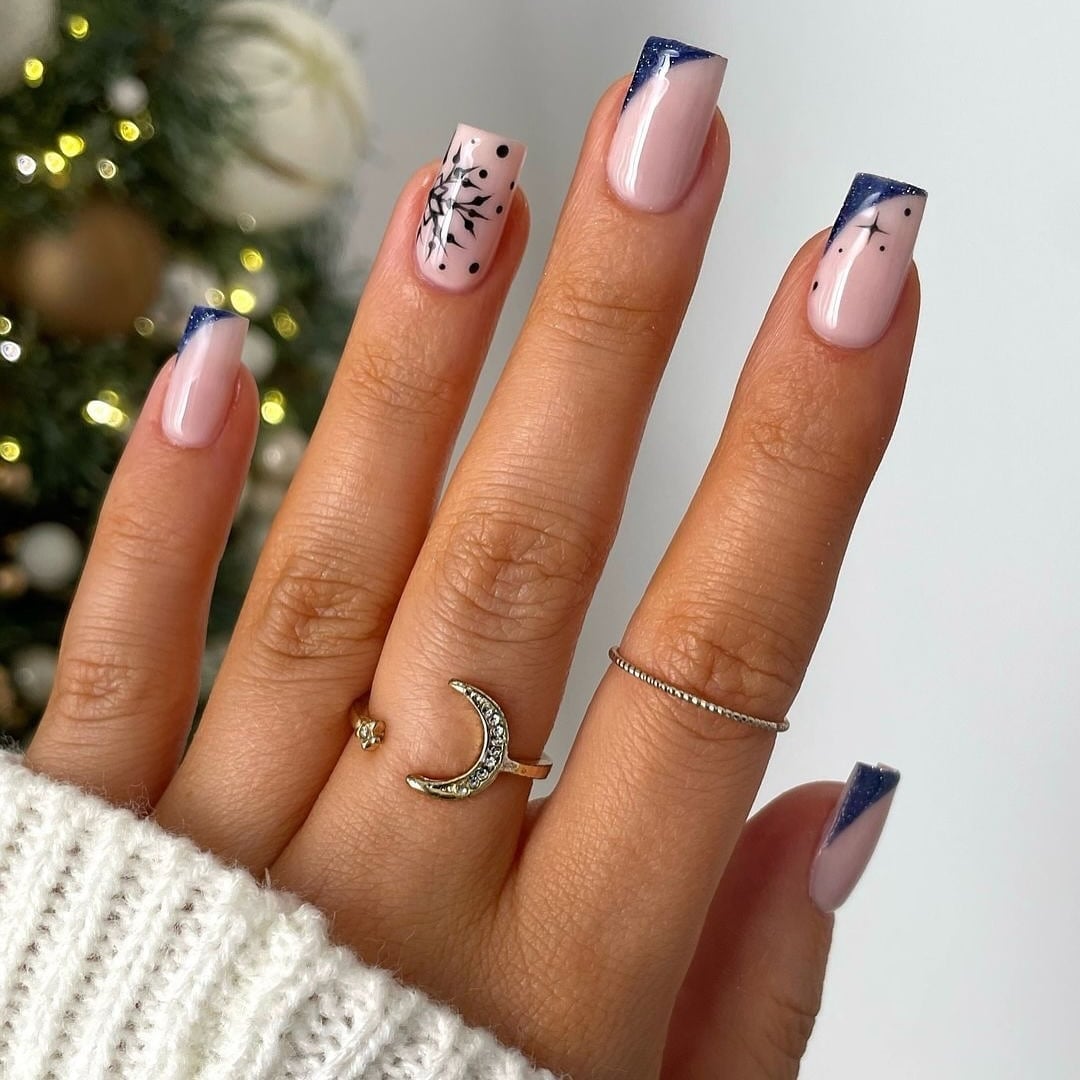 Navy Glitter French Snowflake Short Coffin Nails Navy Glitter French Snowflake Short Coffin Nails — Cute Short Coffin Nails