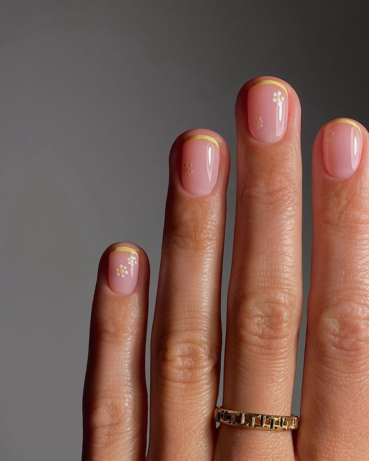 Sheer Pink Gold Line Floral French Short Round Nails Sheer Pink Gold Line Floral French Short Round Nails — Cute Short Round Nails