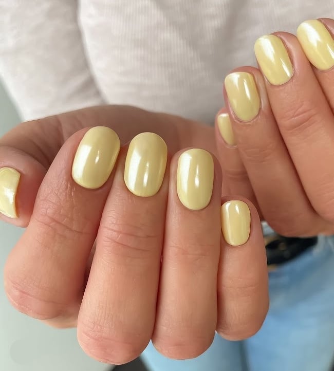 Pale Yellow Glossy Short Round Nails Pale Yellow Glossy Short Round Nails — Cute Short Round Nails