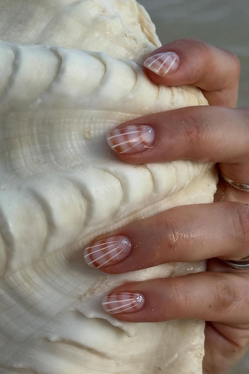 Seashell Pattern Glitter Short Round Nails Seashell Pattern Glitter Short Round Nails — Cute Short Round Nails