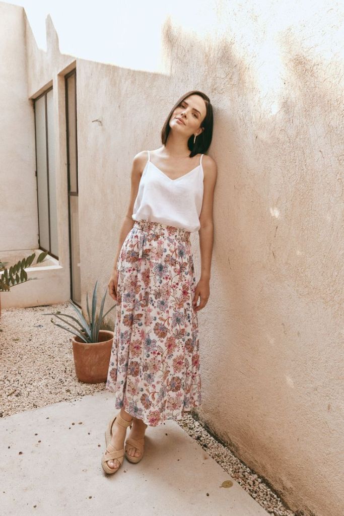 Floral Print Midi Skirt and White Camisole, Close-Up Take Floral Print Midi Skirt and White Camisole, Close-Up Take — Cute Simple Outfits