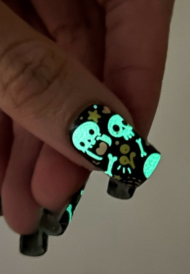 Medium Square Black Glow-in-the-Dark Skull Nails — Cute Skull Nails