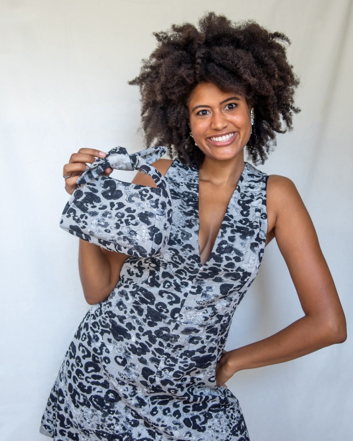 Fitted Leopard Print Sleeveless Dress, Close-Up Take Fitted Leopard Print Sleeveless Dress, Close-Up Take — DIY Dress Designs