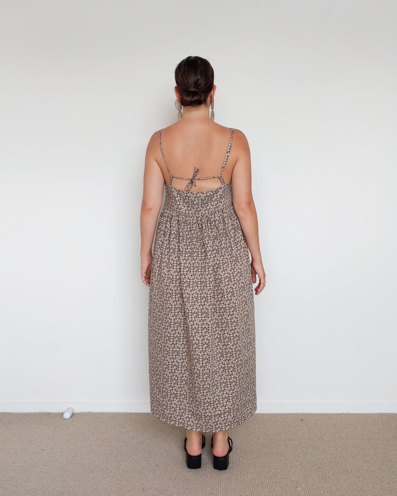 Geometric Print Maxi Dress With Tie-Back Detail Geometric Print Maxi Dress With Tie-Back Detail — DIY Dress Designs