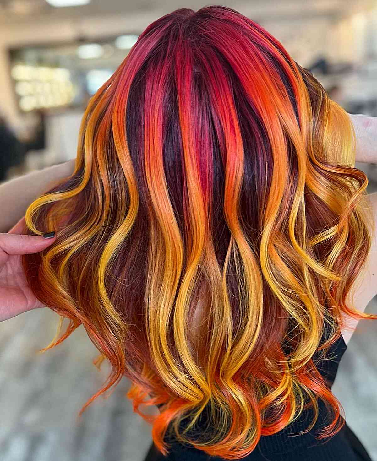 Shoulder Length Wavy Hair With Fiery Tones Shoulder Length Wavy Hair With Fiery Tones — Dye Hair Inspiration