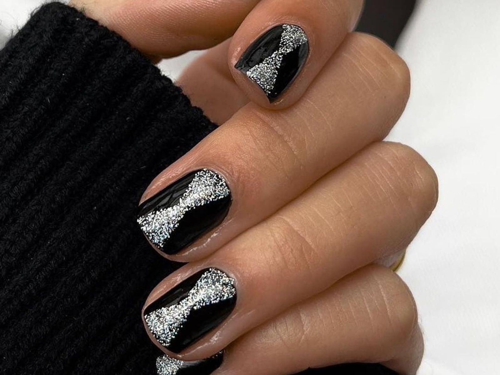 Black Silver Glitter Bow Short Square Nails Black Silver Glitter Bow Short Square Nails — Easy Nail Art Ideas