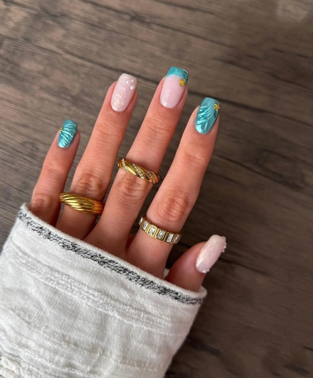 Short Square Teal Wave Accent Nails Short Square Teal Wave Accent Nails — Easy Wave Nails