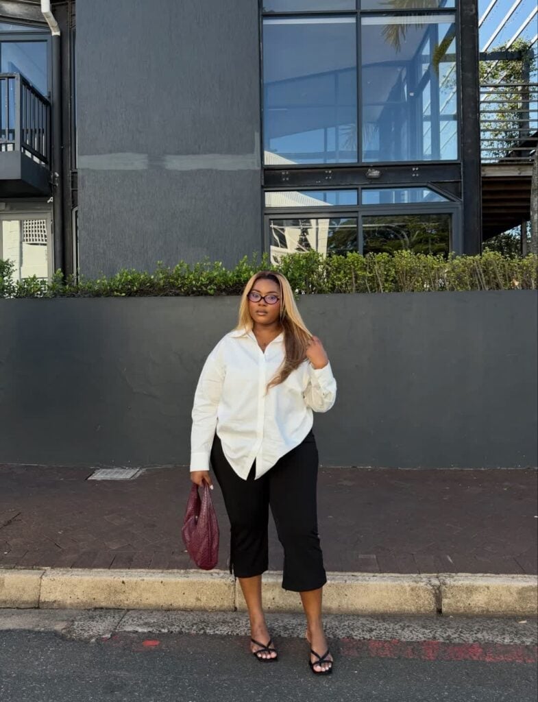 Black Capri Pants With Untucked Oversized Shirt — Elegant Black Capri Pants Outfit