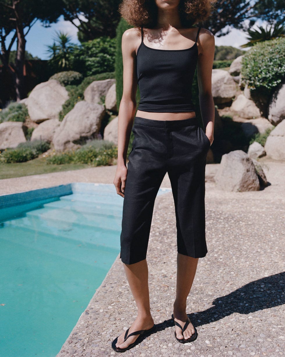 Monochromatic Black Capri Pants Outfit — Elegant Black Capri Pants Outfit