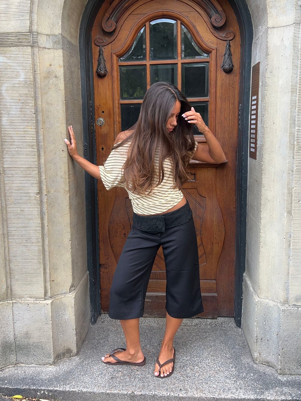Black Capri Pants With Lace Trim Waistband — Elegant Black Capri Pants Outfit