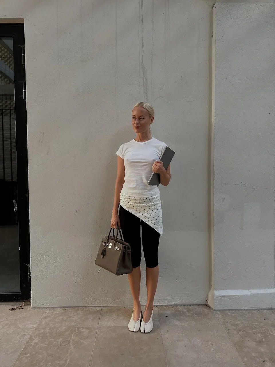 Black Capri Pants With Overlay Skirt — Elegant Black Capri Pants Outfit