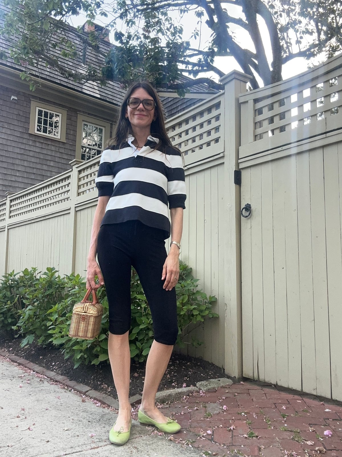 Black Capri Pants With Striped Polo Shirt — Elegant Black Capri Pants Outfit