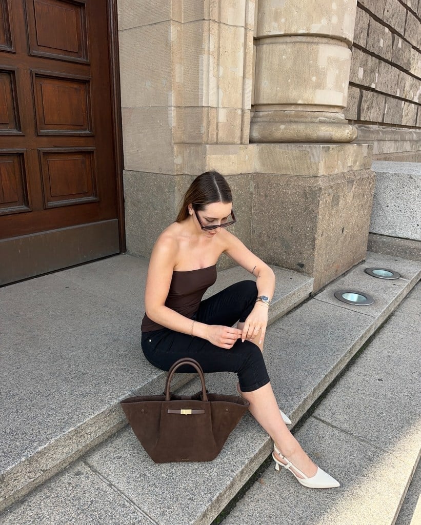 Black Capri Pants With Brown Tube Top — Elegant Black Capri Pants Outfit