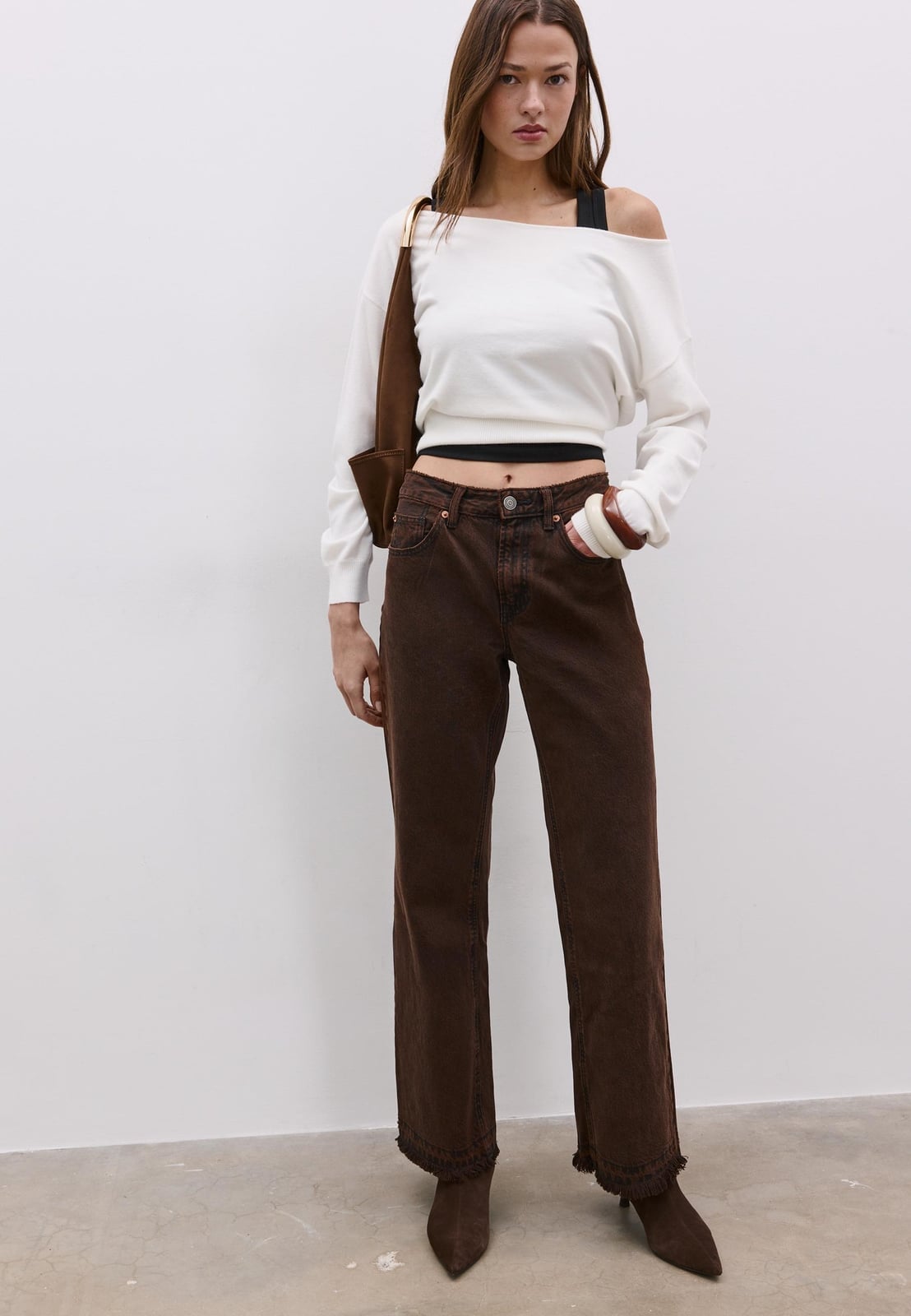 Brown Wide Leg Jeans with Off-The-Shoulder Sweater Brown Wide Leg Jeans with Off-The-Shoulder Sweater — Elegant Brown Jeans Outfits