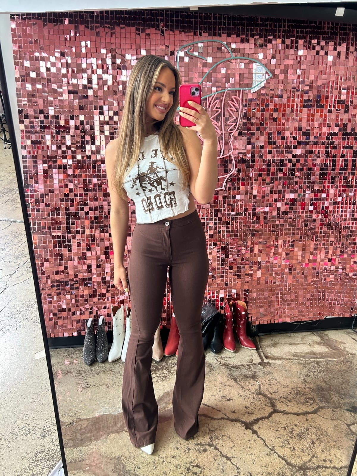 Brown Flare Jeans with White Graphic Crop Top Brown Flare Jeans with White Graphic Crop Top — Elegant Brown Jeans Outfits