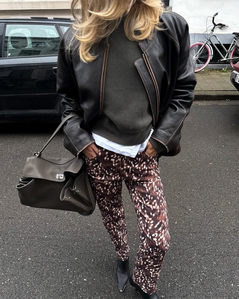 Brown Animal Print Straight Leg Jeans with Leather Jacket Brown Animal Print Straight Leg Jeans with Leather Jacket — Elegant Brown Jeans Outfits