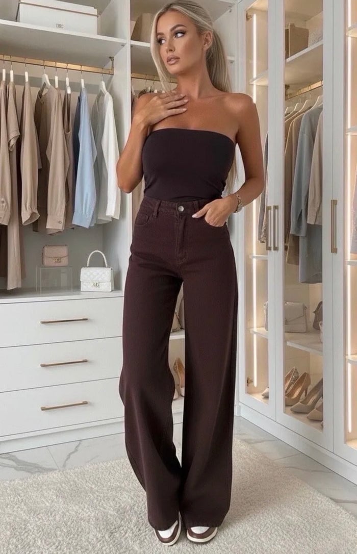 Elegant Wide Leg Brown Jeans with White Tube Top Elegant Wide Leg Brown Jeans with White Tube Top — Elegant Brown Jeans Outfits