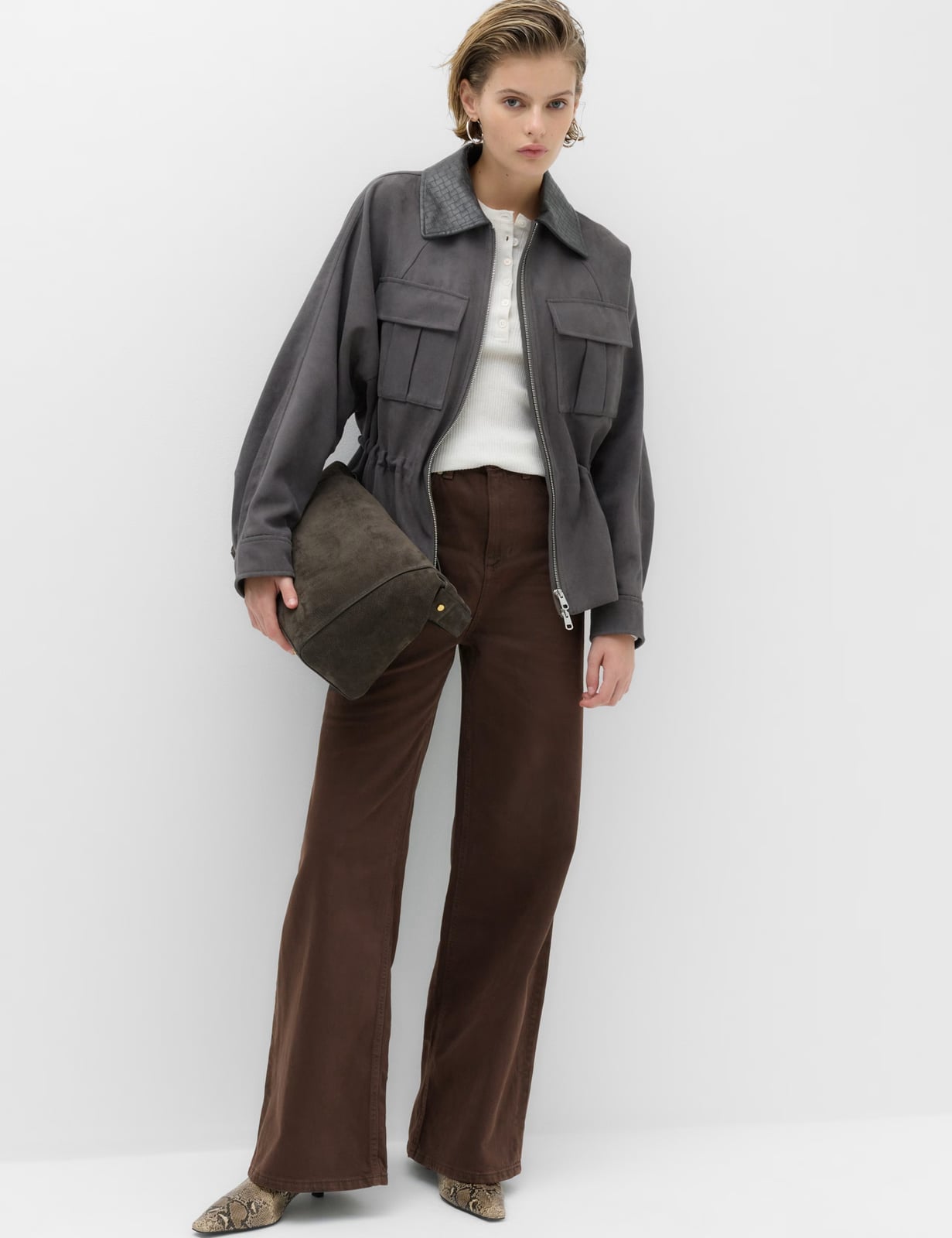 Brown Wide Leg Jeans with Grey Oversized Jacket, Close-Up Take Brown Wide Leg Jeans with Grey Oversized Jacket, Close-Up Take — Elegant Brown Jeans Outfits