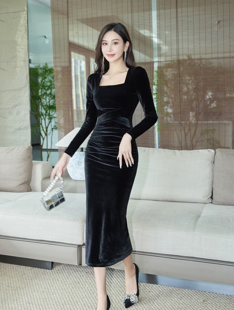 Black Long-Sleeved Velvet Midi Dress with Square Neckline — Elegant Cocktail Dresses