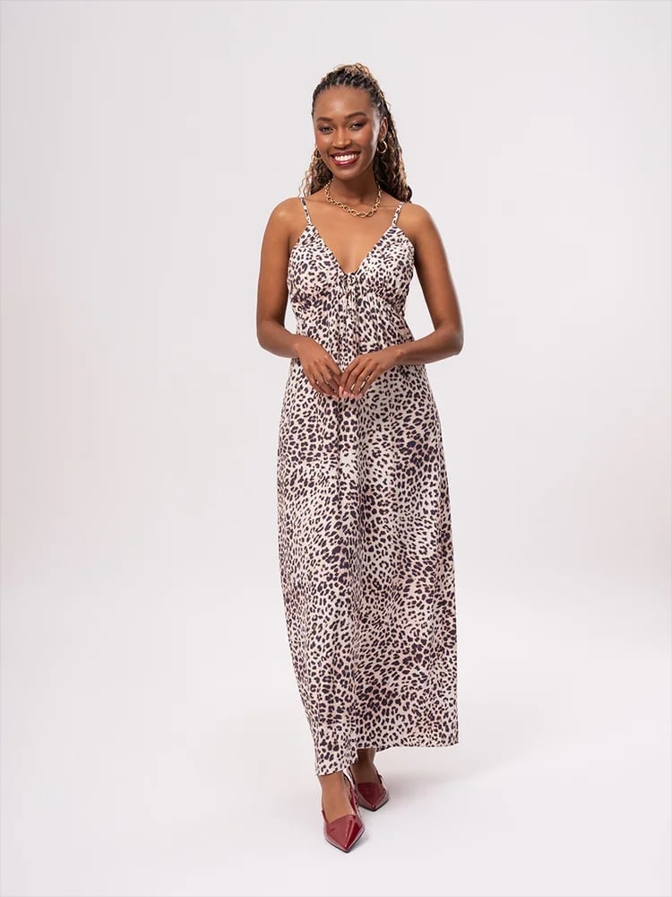 Summer Maxi Dress with Red Heels Summer Maxi Dress with Red Heels — Elegant Leopard Print Outfits