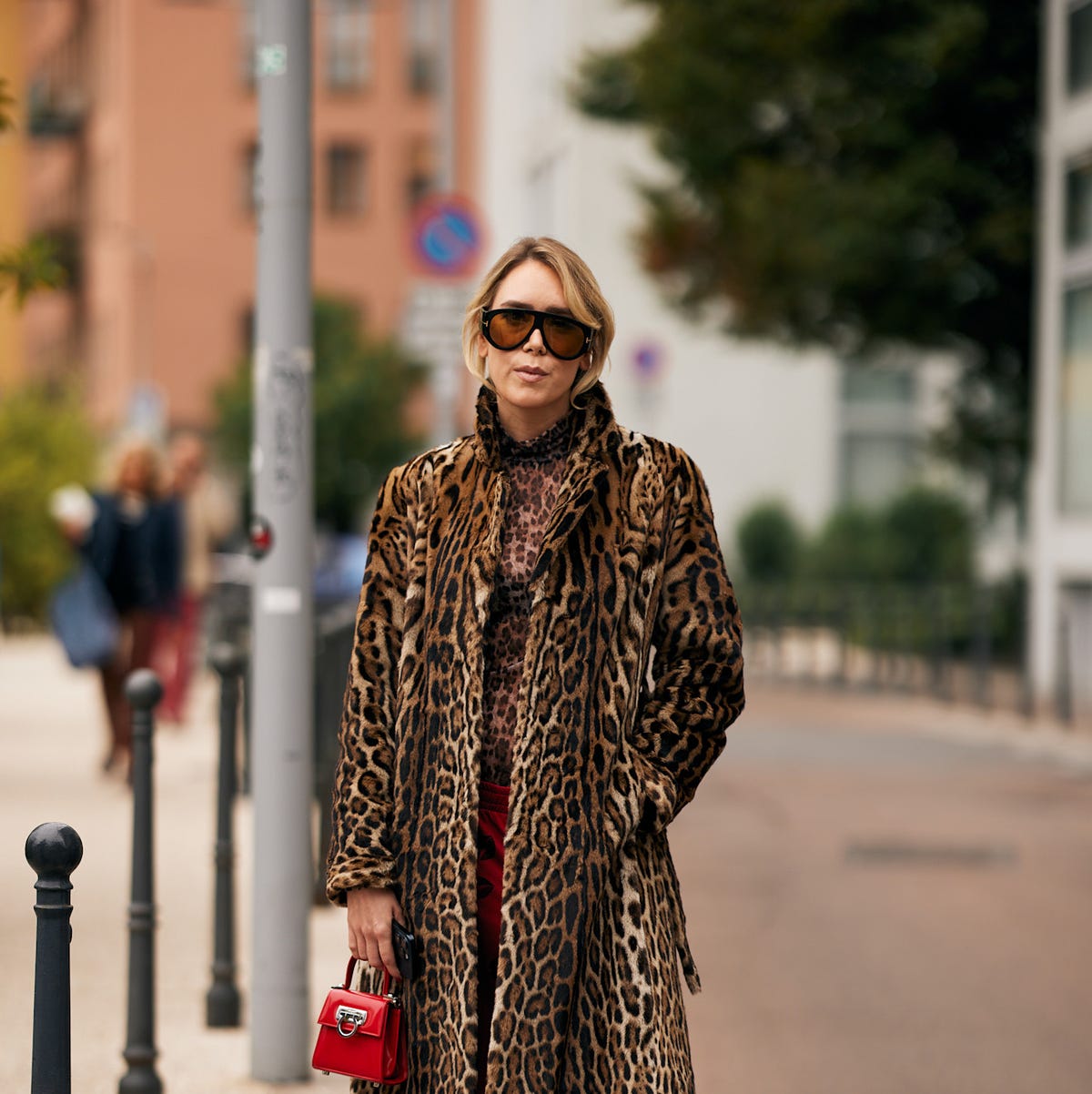 Bold Leopard Print Faux Fur Coat Ensemble Bold Leopard Print Faux Fur Coat Ensemble — Elegant Leopard Print Outfits
