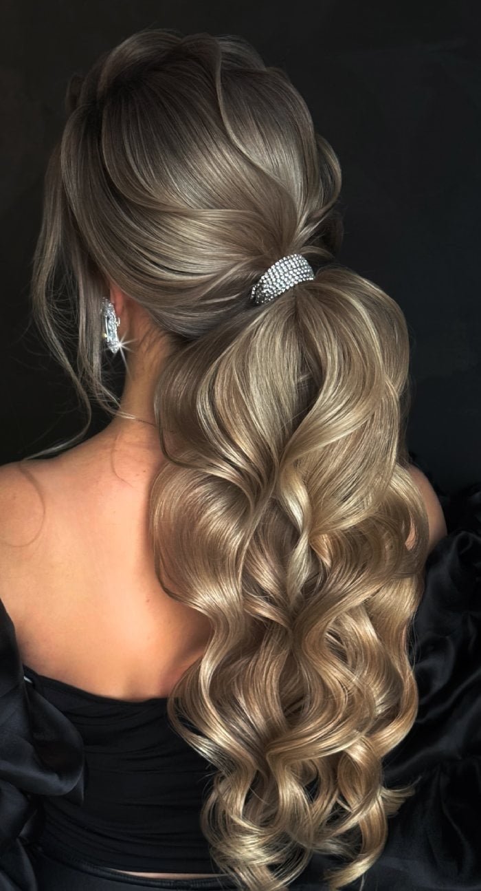 Voluminous Mid-Back Ash Blonde Ponytail With Soft Curls Voluminous Mid-Back Ash Blonde Ponytail With Soft Curls — Elegant Low Ponytail Hairstyles