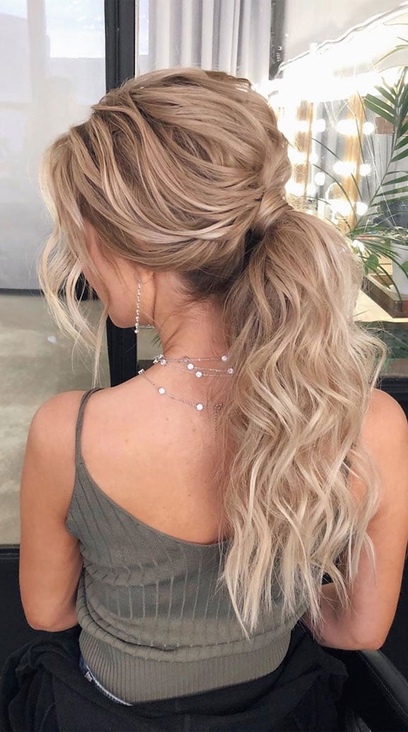 Ash Blonde Ponytail With Loose Strands and Waves Ash Blonde Ponytail With Loose Strands and Waves — Elegant Low Ponytail Hairstyles