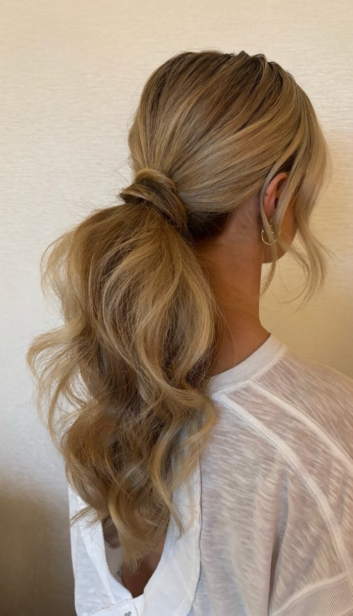 Textured Honey Blonde Ponytail With Loose Waves Textured Honey Blonde Ponytail With Loose Waves — Elegant Low Ponytail Hairstyles