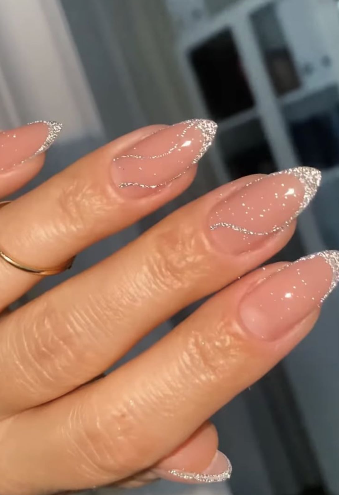 Sheer Pink Wavy Silver Line Glitter Nails Sheer Pink Wavy Silver Line Glitter Nails — Elegant Silver Nails
