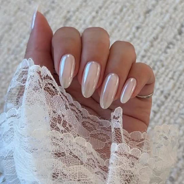 Long Stiletto Chrome Silver Nails Long Stiletto Chrome Silver Nails — Elegant Silver Nails