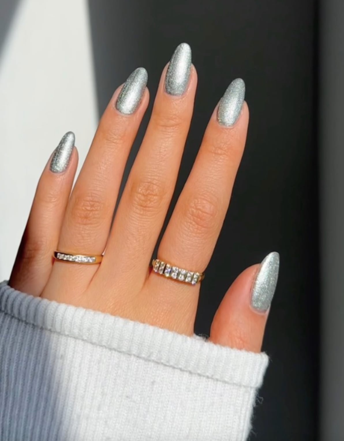 Medium Almond Shimmering Silver Glitter Nails Medium Almond Shimmering Silver Glitter Nails — Elegant Silver Nails