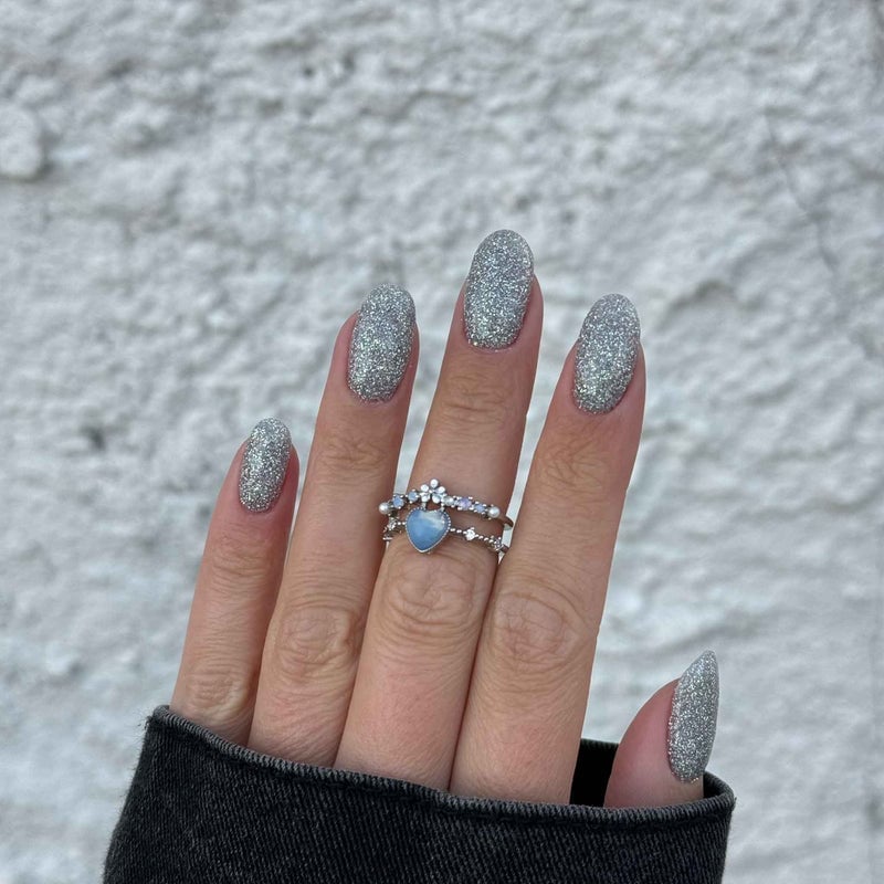 Short Oval Full Coverage Silver Glitter Short Oval Full Coverage Silver Glitter — Elegant Silver Nails