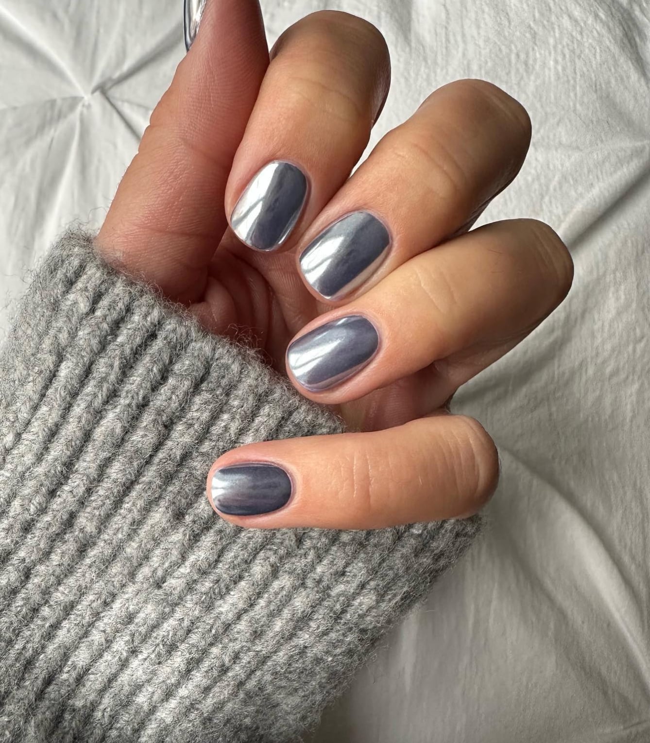 Short Oval Mirror Chrome Silver Nails Short Oval Mirror Chrome Silver Nails — Elegant Silver Nails