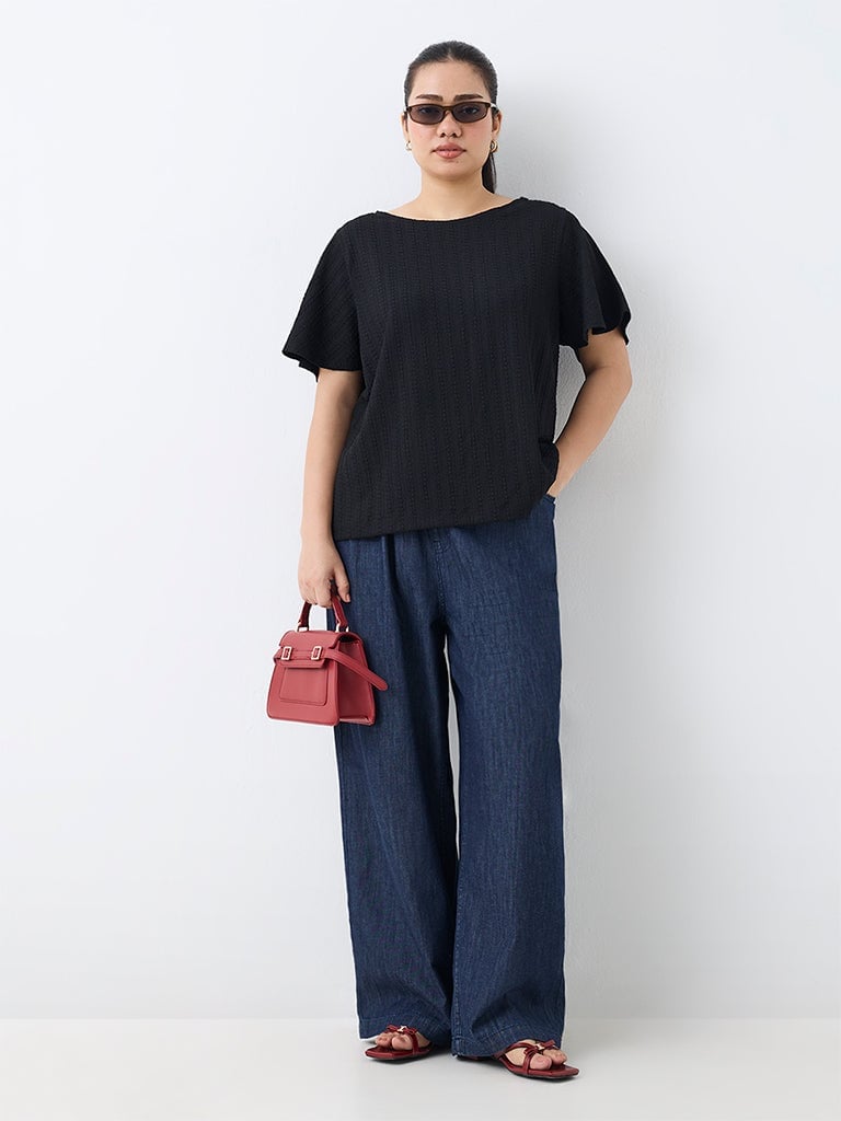 Textured Black Tee with Red Handbag and Red Sandals Textured Black Tee with Red Handbag and Red Sandals — Elegant Tshirt Outfit