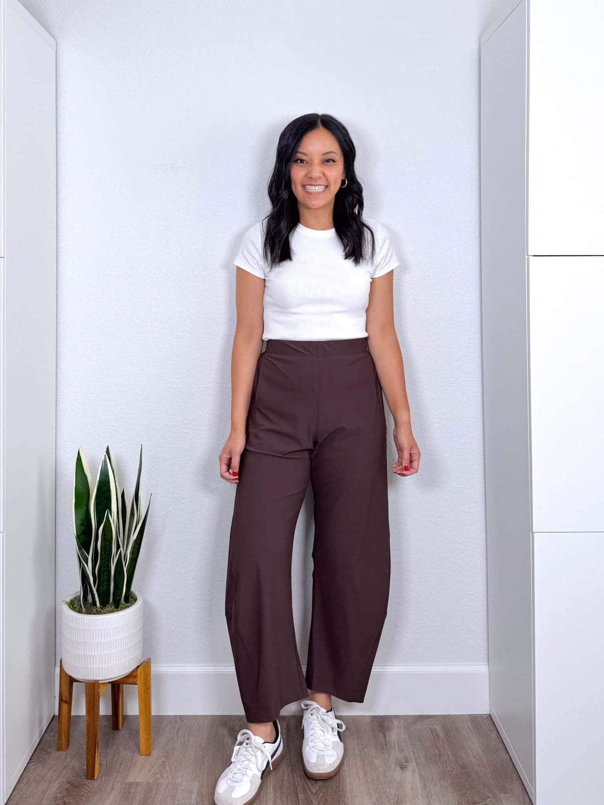 White Ribbed Tee with Brown Wide-Leg Pants and Fitted Top White Ribbed Tee with Brown Wide-Leg Pants and Fitted Top — Elegant Tshirt Outfit