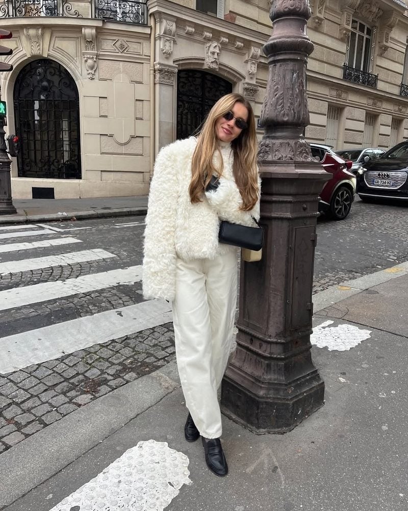 Oversized White Blazer With Lace Trim Shorts Oversized White Blazer With Lace Trim Shorts — Elegant White Jacket Outfit