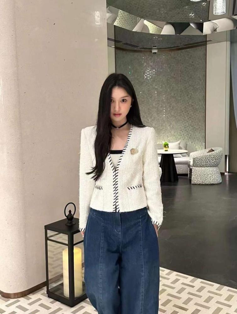 White Cropped Tweed Jacket With Pearl Detail White Cropped Tweed Jacket With Pearl Detail — Elegant White Jacket Outfit
