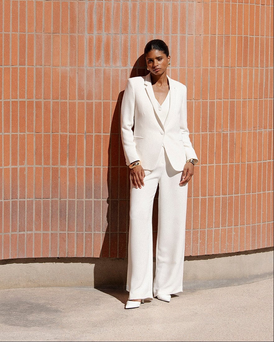 Monochromatic White Suit With Wide Leg Trousers Monochromatic White Suit With Wide Leg Trousers — Elegant White Jacket Outfit