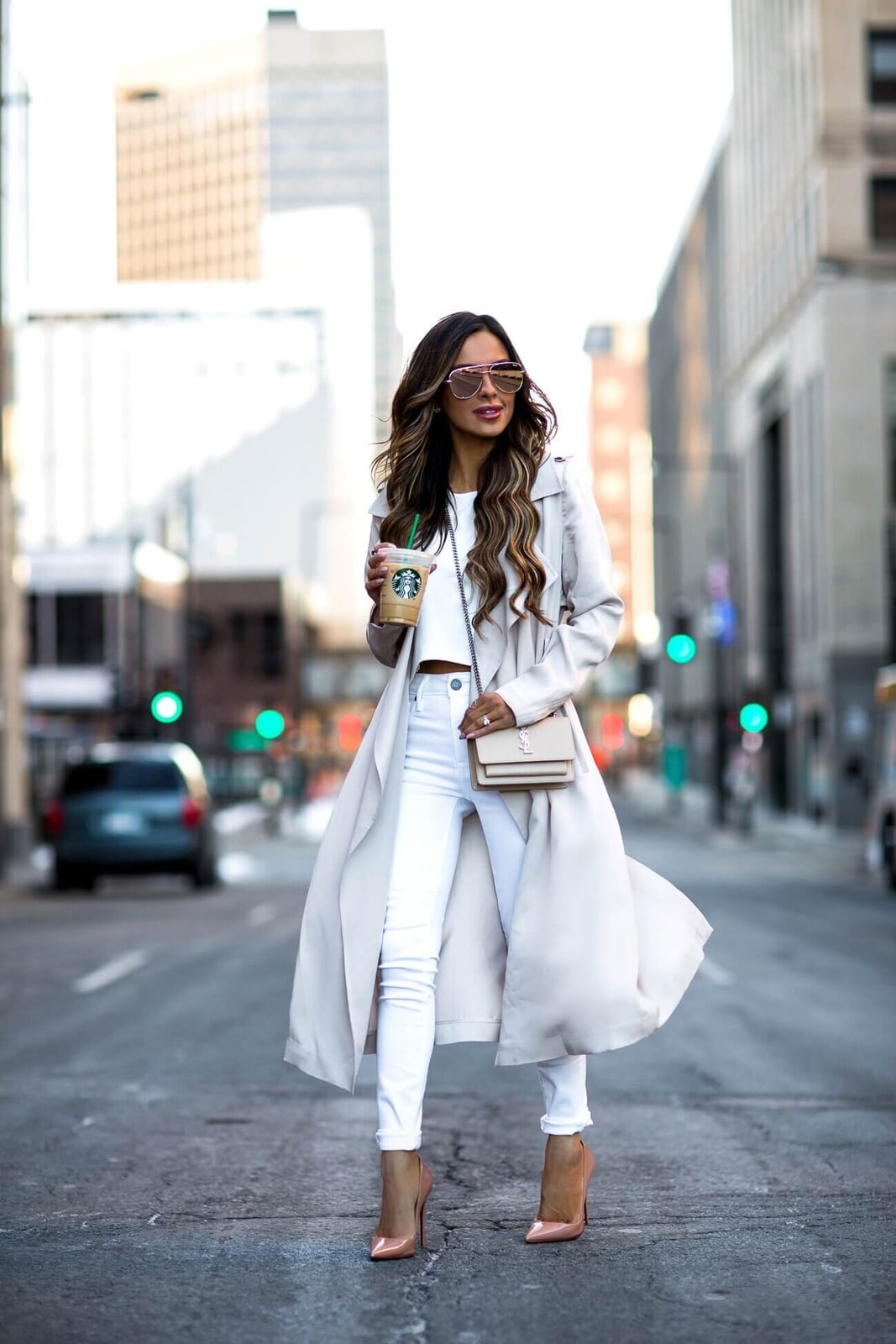 Long White Trench Coat Over White Top and Jeans Long White Trench Coat Over White Top and Jeans — Elegant White Jacket Outfit