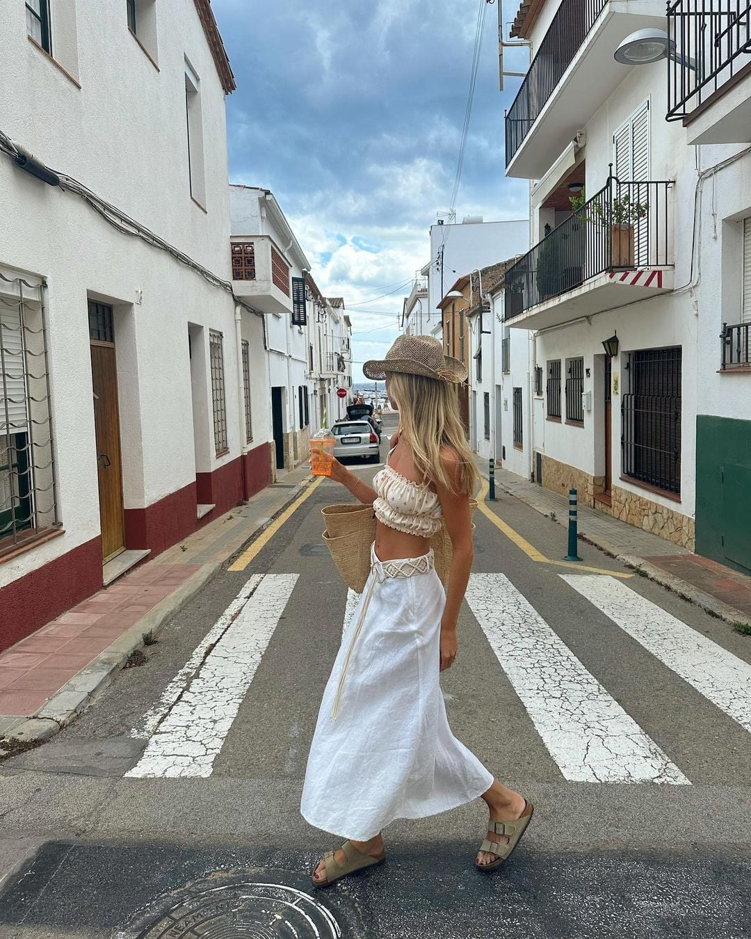 White Linen A-line Maxi Skirt With Straw Hat White Linen A-line Maxi Skirt With Straw Hat — Elegant White Maxi Skirt Outfit
