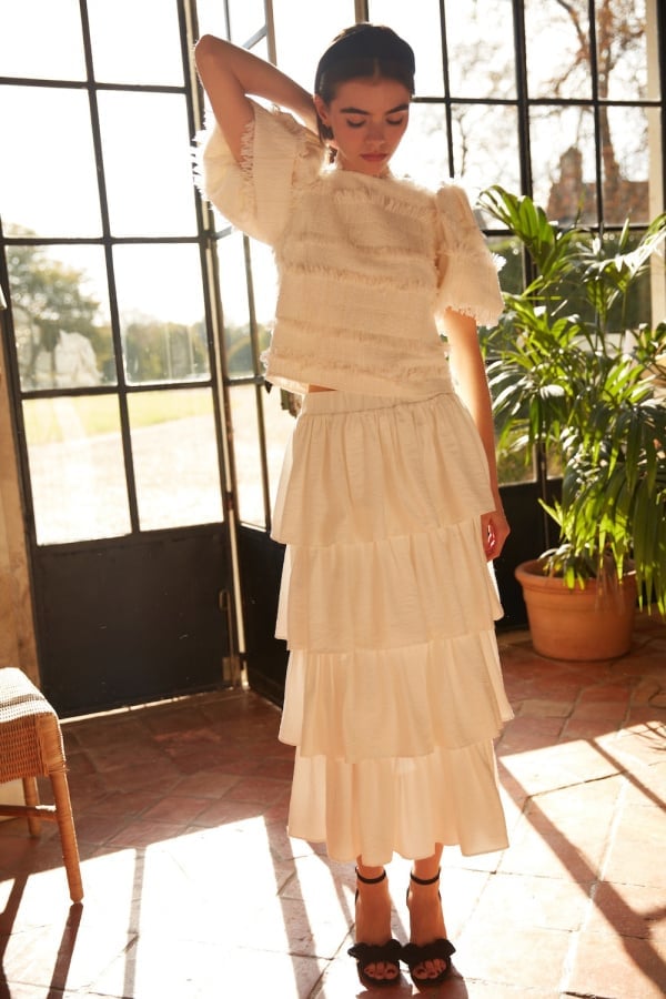 Tiered Off-White Midi Skirt With Voluminous Top Tiered Off-White Midi Skirt With Voluminous Top — Elegant White Skirt Outfit