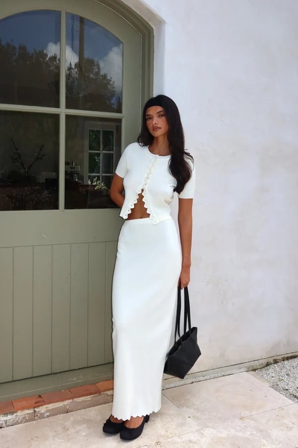 Off-White Knit Maxi Skirt With Scalloped Hem Off-White Knit Maxi Skirt With Scalloped Hem — Elegant White Skirt Outfit