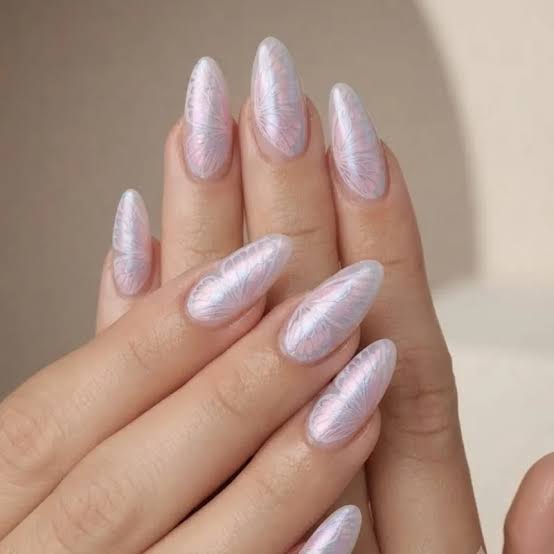 Pale Pink Iridescent Feather Pattern — Gel Nail Art Ideas