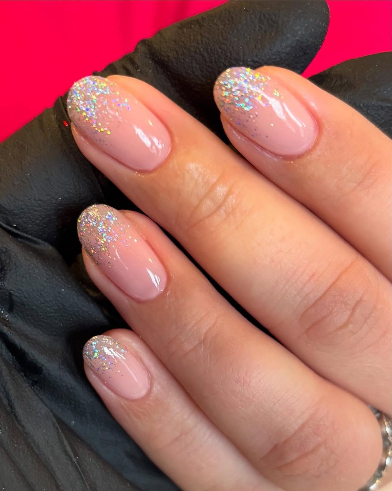 Pink Clear Glitter Ombre Short Oval Pink Clear Glitter Ombre Short Oval — Gradient Nail Ideas
