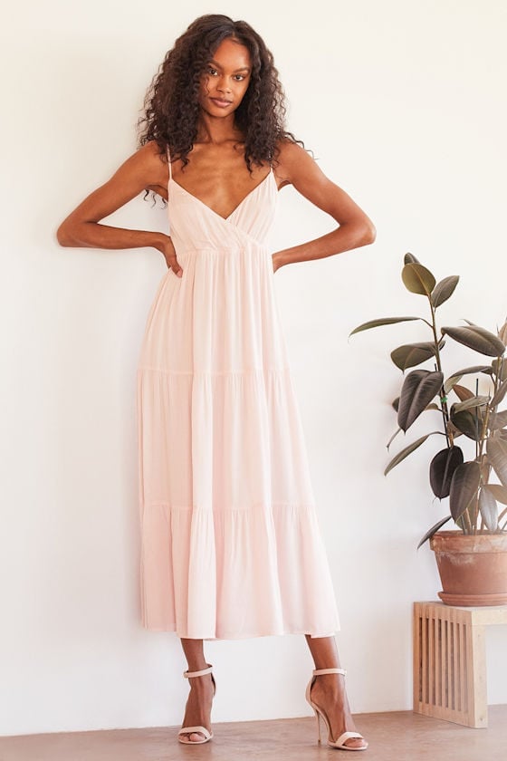Light Pink Tiered Maxi Dress for Casual Days Light Pink Tiered Maxi Dress for Casual Days — Light Pink Dress Ideas